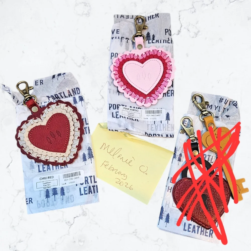 New Portland Leather Goods Sweetheart Purse Flair Heart Keychain in Chili Red - Picture 3 of 6